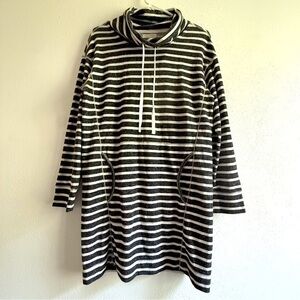 Max Studio Weekend Striped Gray & White Long-Sleeved Casual Dress. Sz. M.